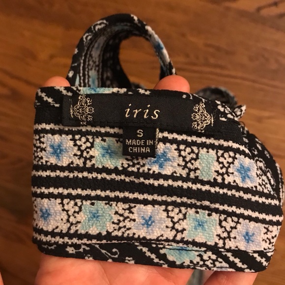 High Neck Sleeveless Blouse Striped Pattern - Picture 8 of 8